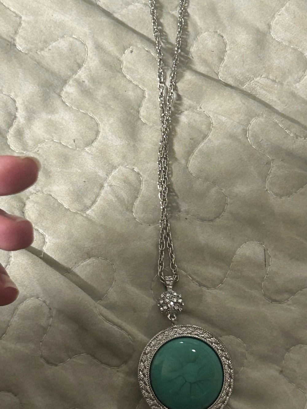 Set of 4 wonderful and beautiful necklaces